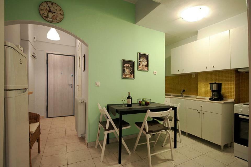 Luxury Flat In Kolonaki, 3' Metro Leilighet Athen Eksteriør bilde